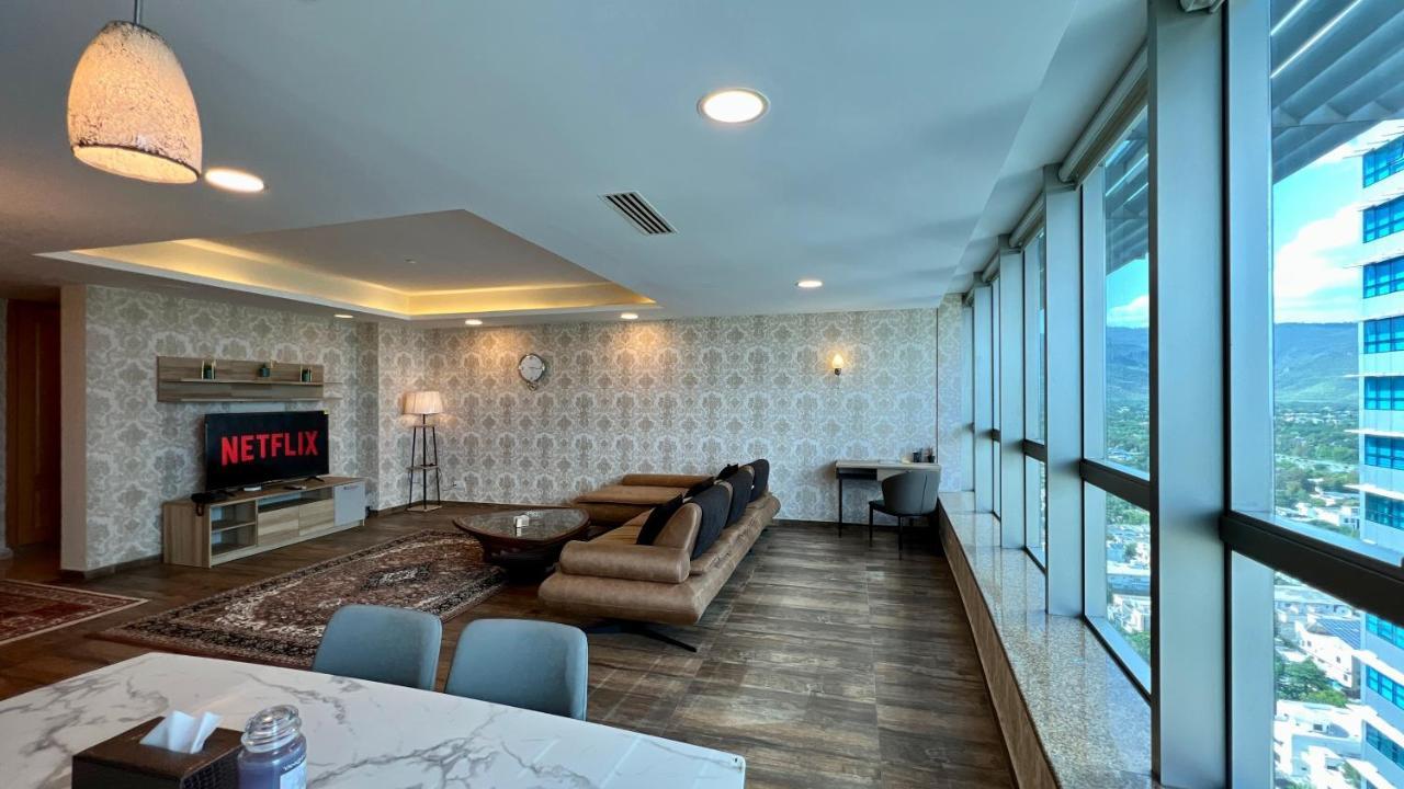 Centaurus Apartment City View Three Beds イスラマバード エクステリア 写真