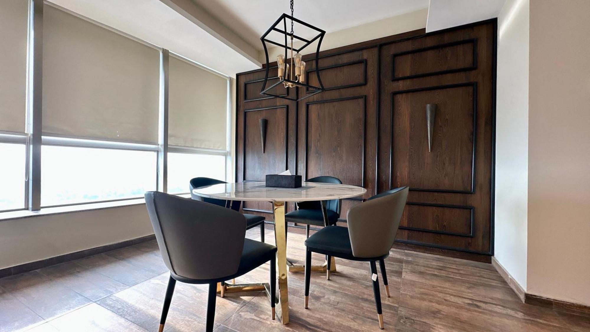 Centaurus Apartment City View Three Beds イスラマバード エクステリア 写真