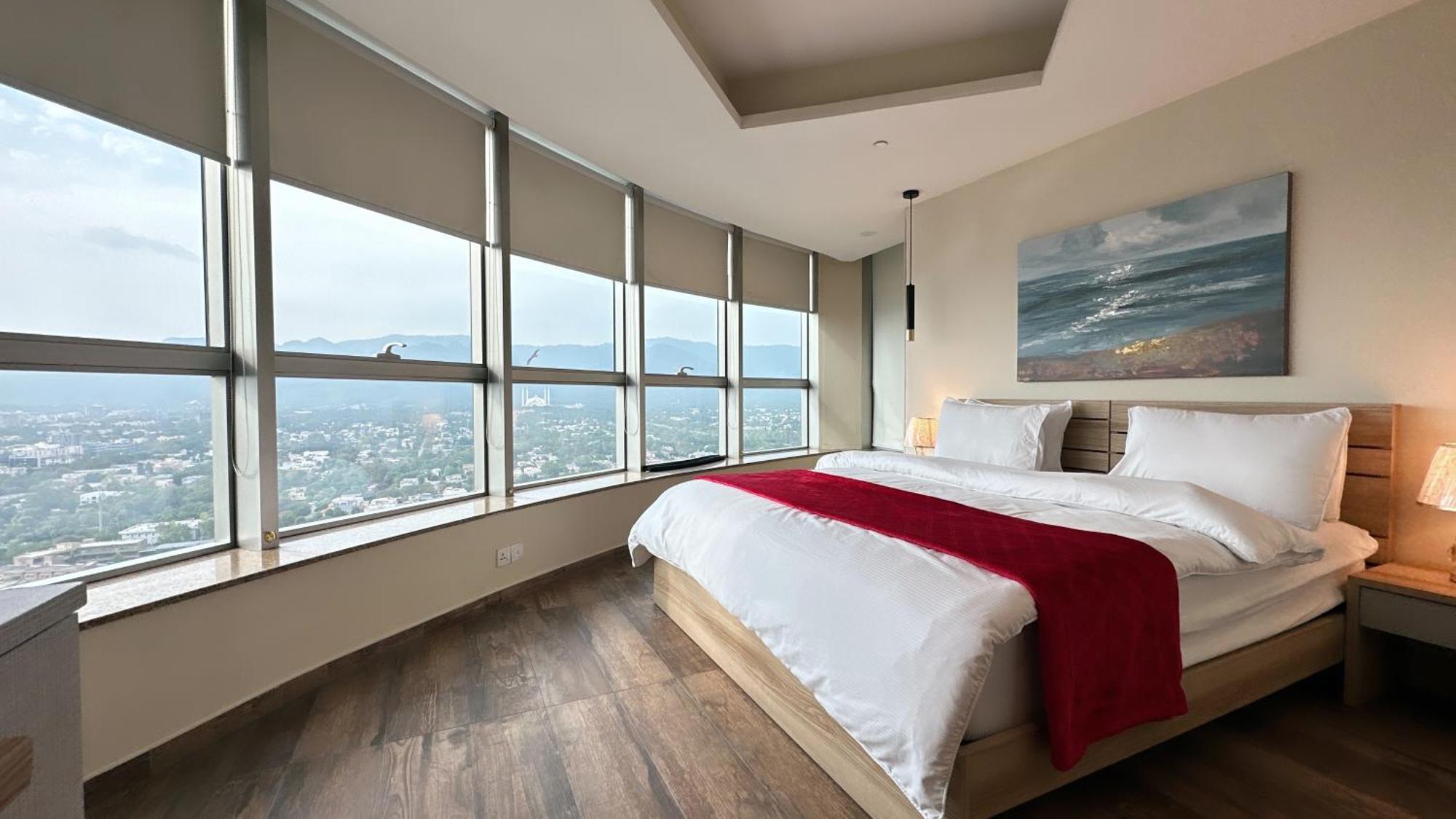 Centaurus Apartment City View Three Beds イスラマバード エクステリア 写真