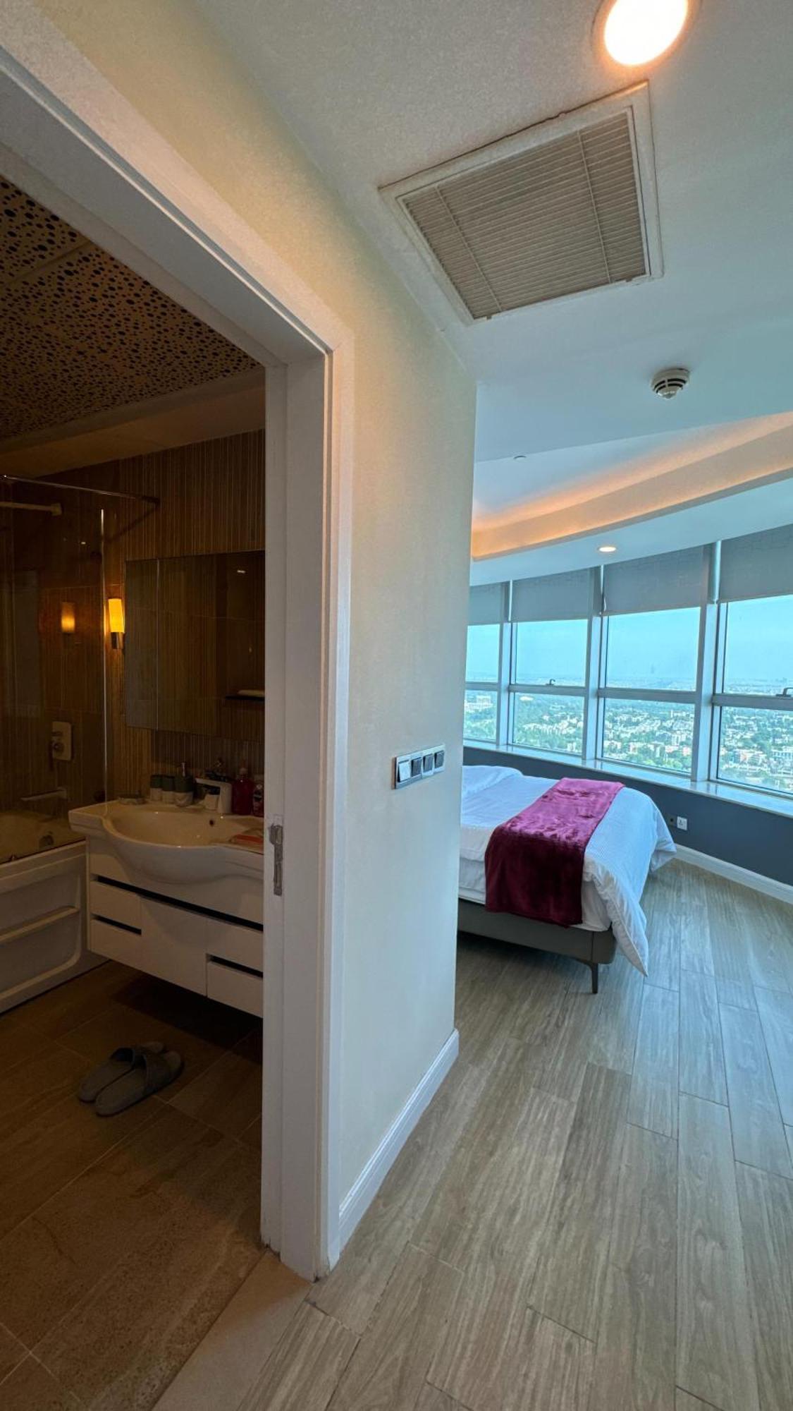 Centaurus Apartment City View Three Beds イスラマバード エクステリア 写真