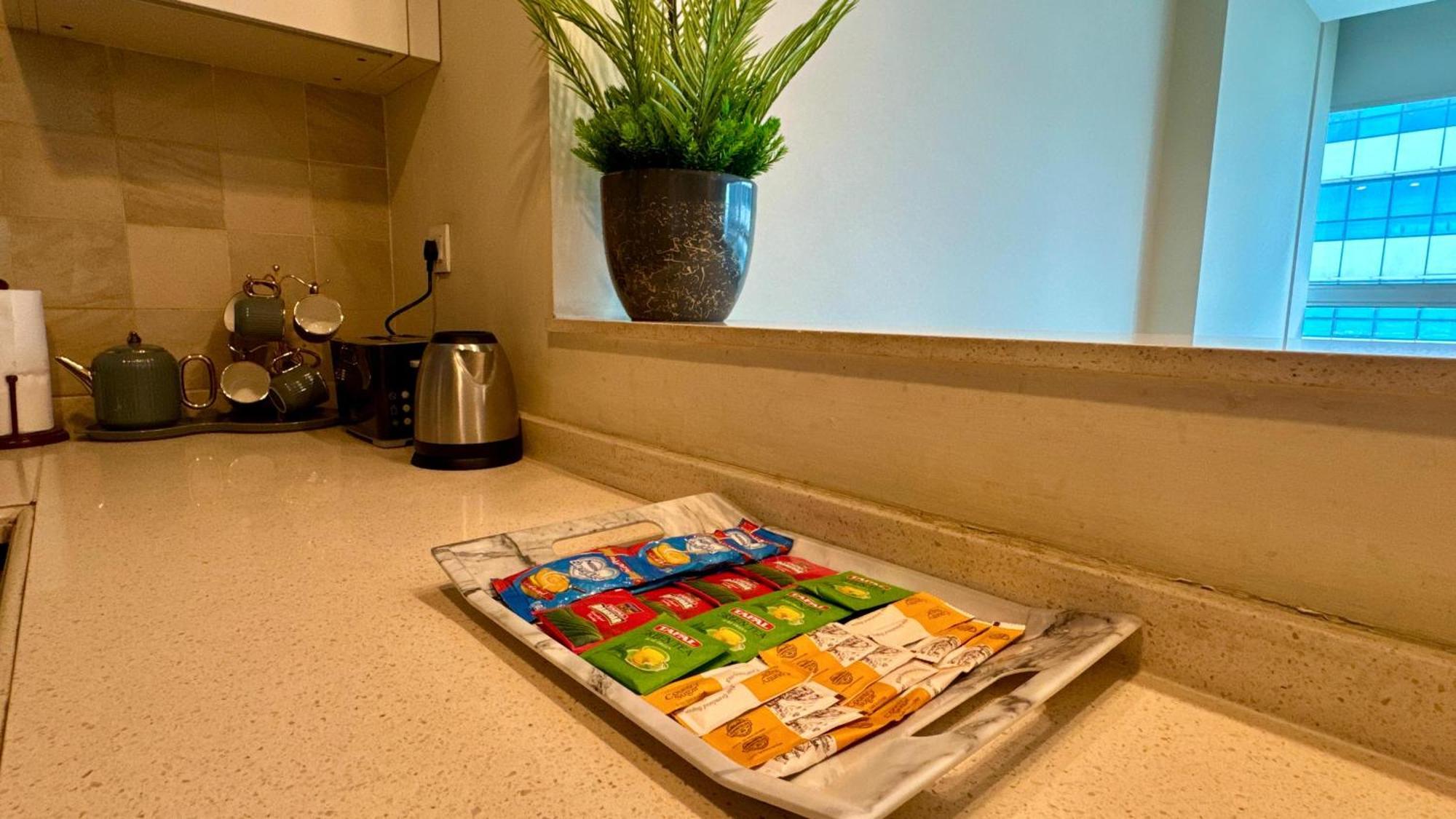 Centaurus Apartment City View Three Beds イスラマバード エクステリア 写真
