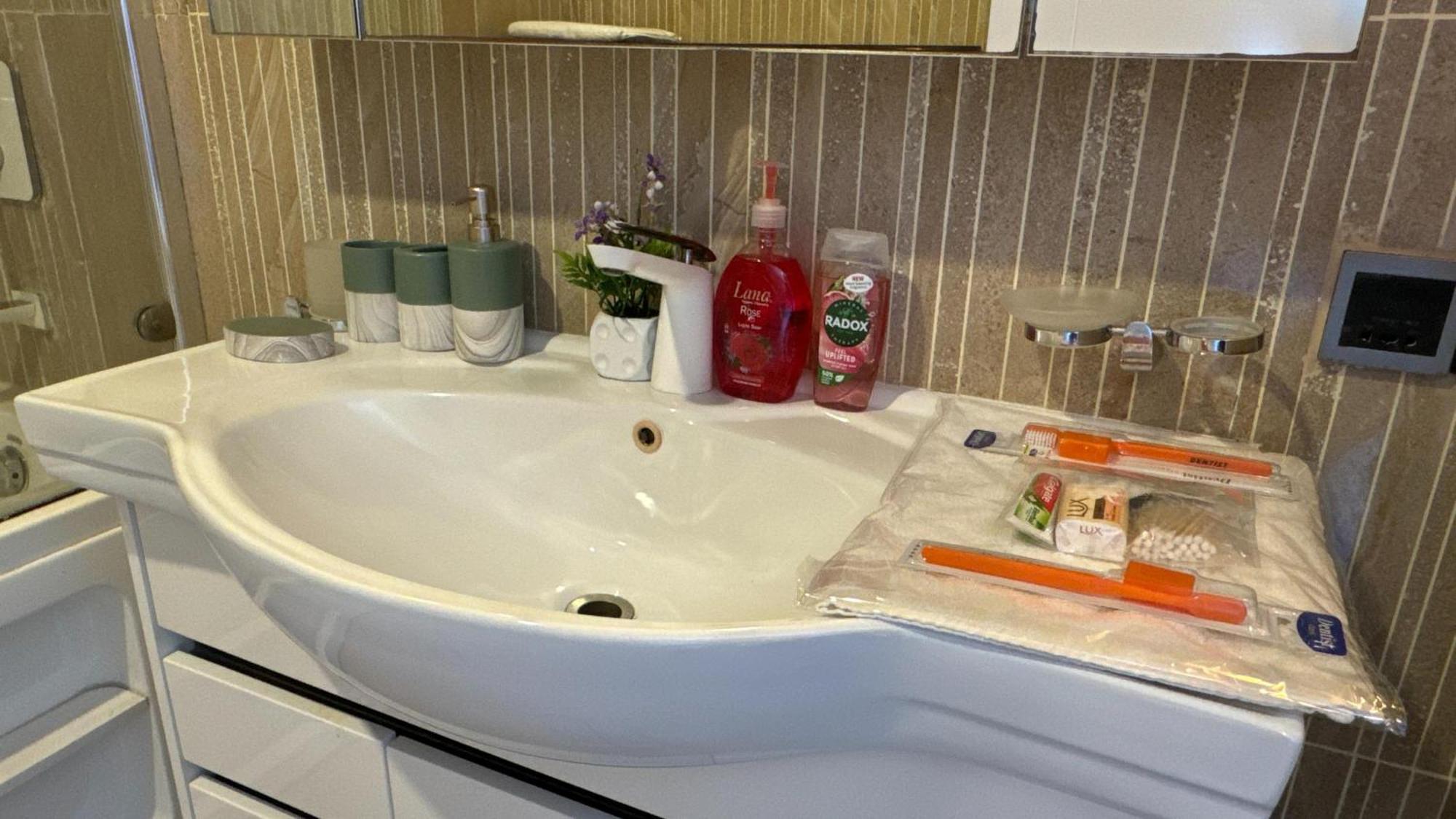 Centaurus Apartment City View Three Beds イスラマバード エクステリア 写真