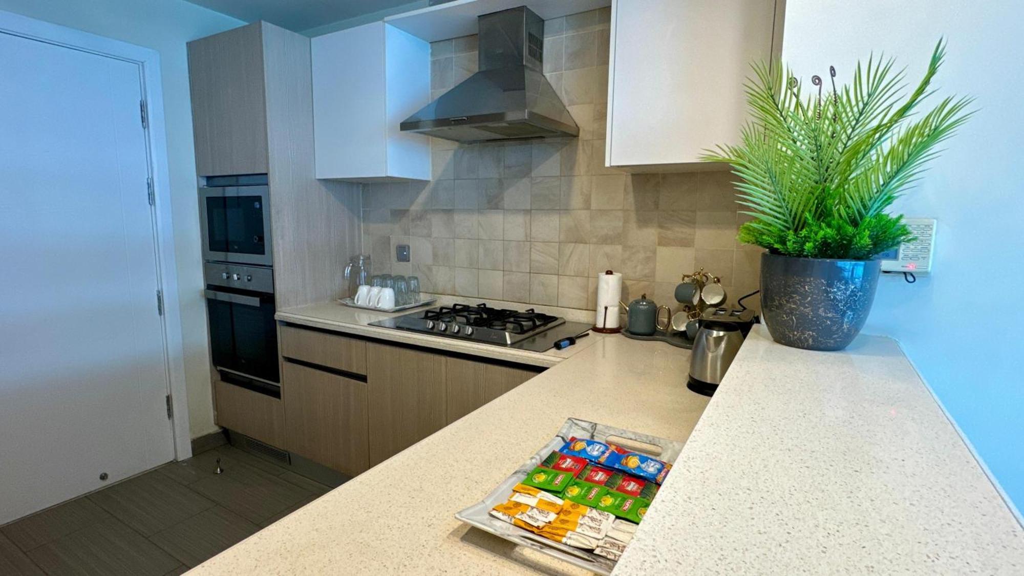 Centaurus Apartment City View Three Beds イスラマバード エクステリア 写真